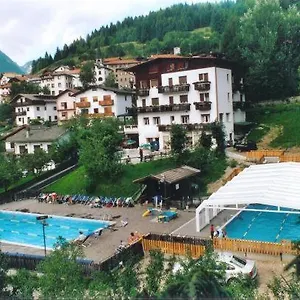 Sporting Club 3*, Pelos Italien